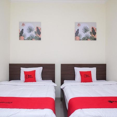 Reddoorz Near Kawasan Bandara Ahmad Yani Semarang 2 Otel Dış mekan fotoğraf