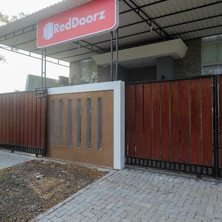 Reddoorz Near Kawasan Bandara Ahmad Yani Semarang 2 Otel Dış mekan fotoğraf