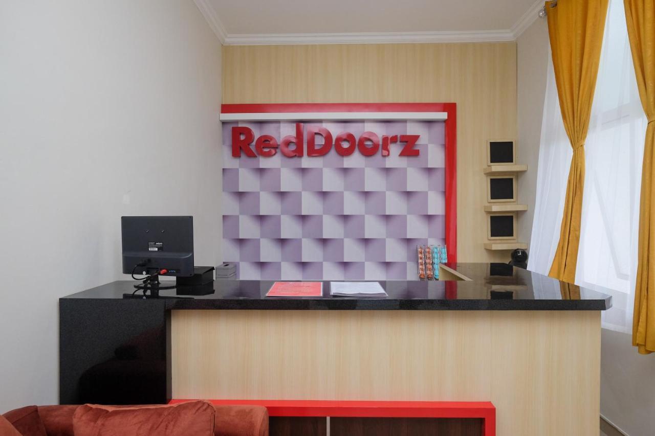 Reddoorz Near Kawasan Bandara Ahmad Yani Semarang 2 Otel Dış mekan fotoğraf