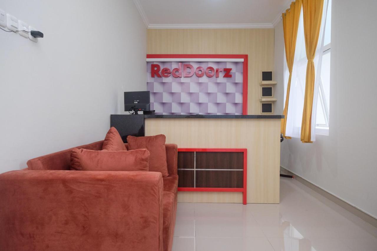 Reddoorz Near Kawasan Bandara Ahmad Yani Semarang 2 Otel Dış mekan fotoğraf