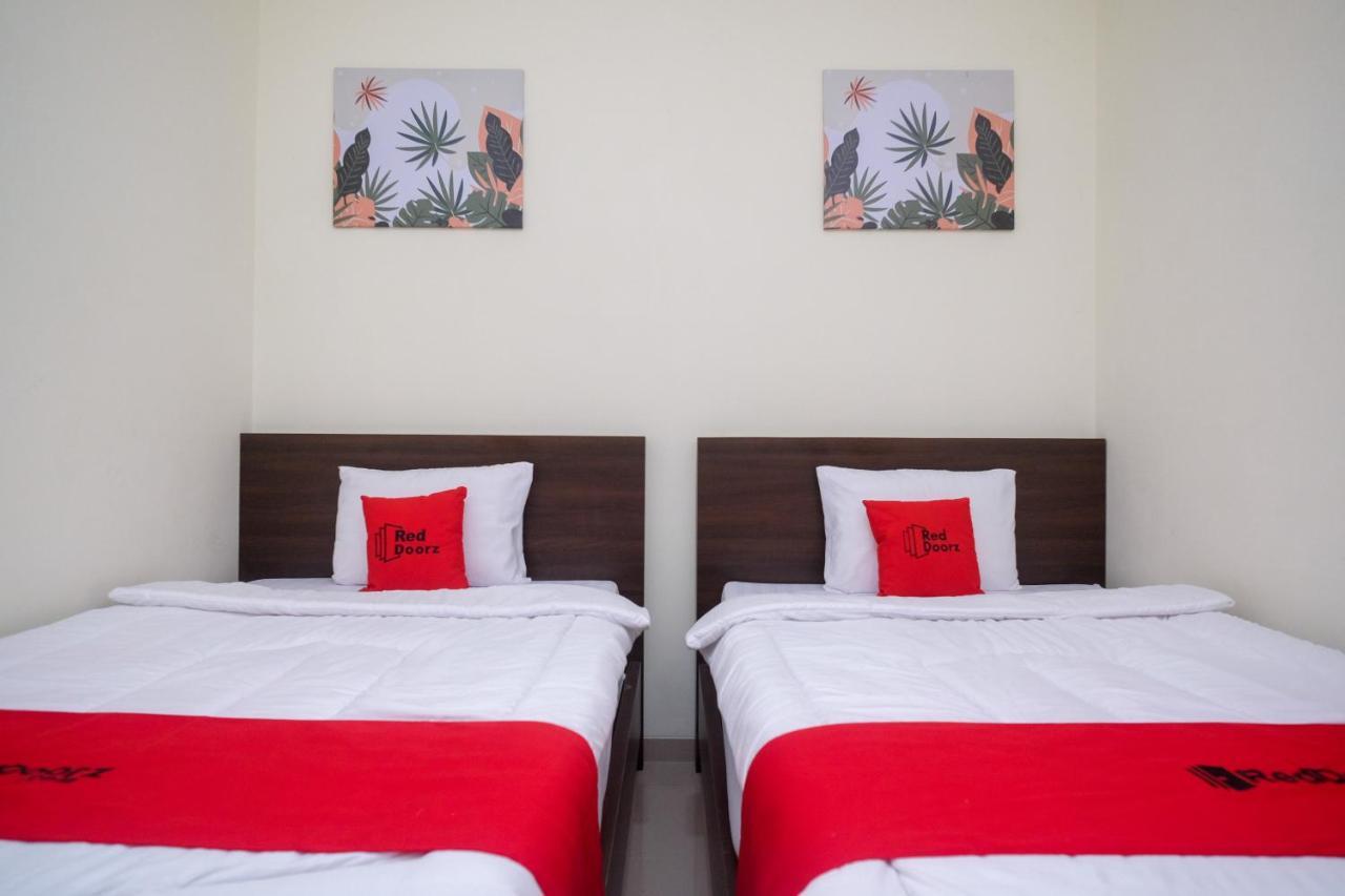 Reddoorz Near Kawasan Bandara Ahmad Yani Semarang 2 Otel Dış mekan fotoğraf