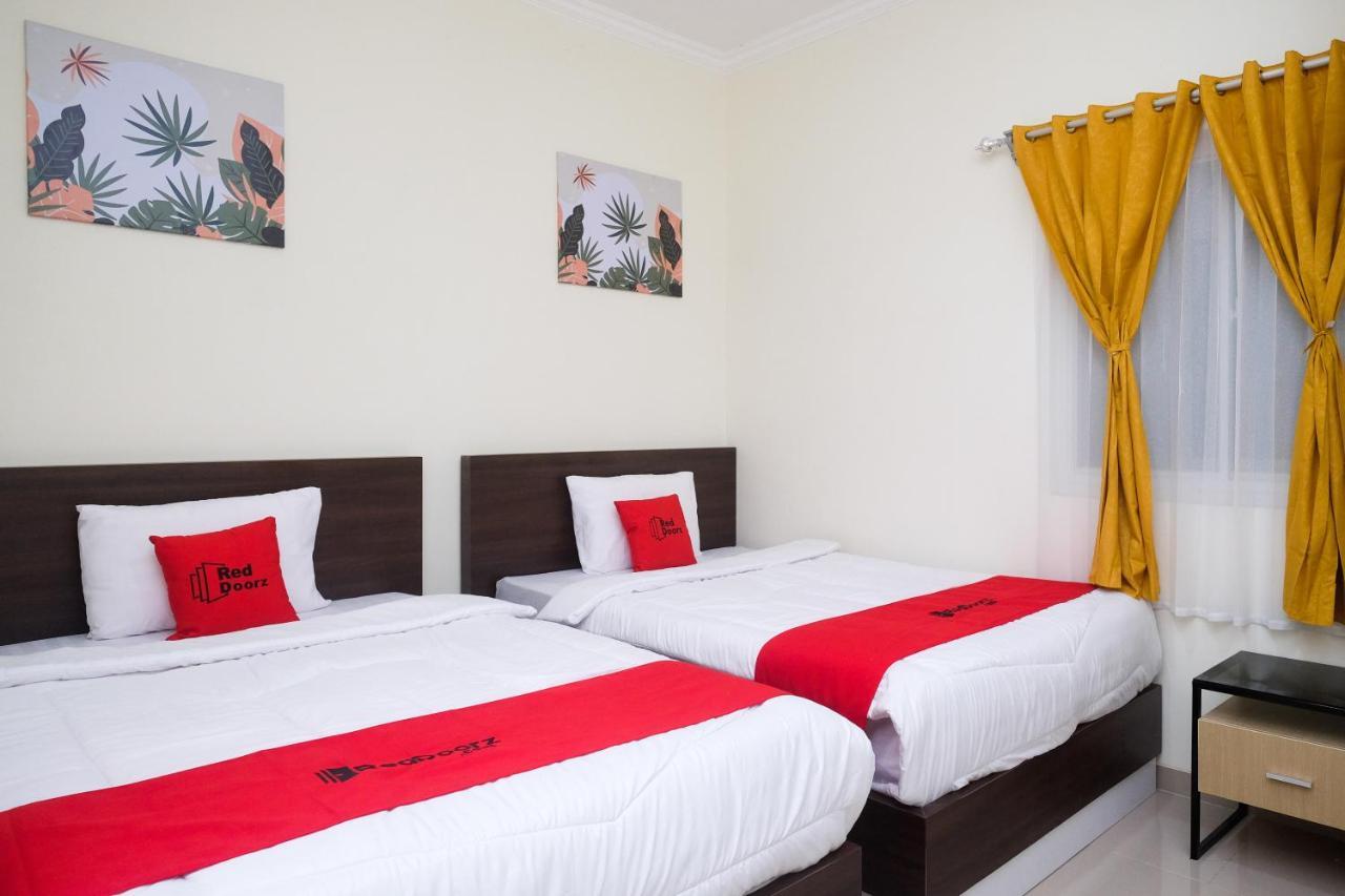 Reddoorz Near Kawasan Bandara Ahmad Yani Semarang 2 Otel Dış mekan fotoğraf