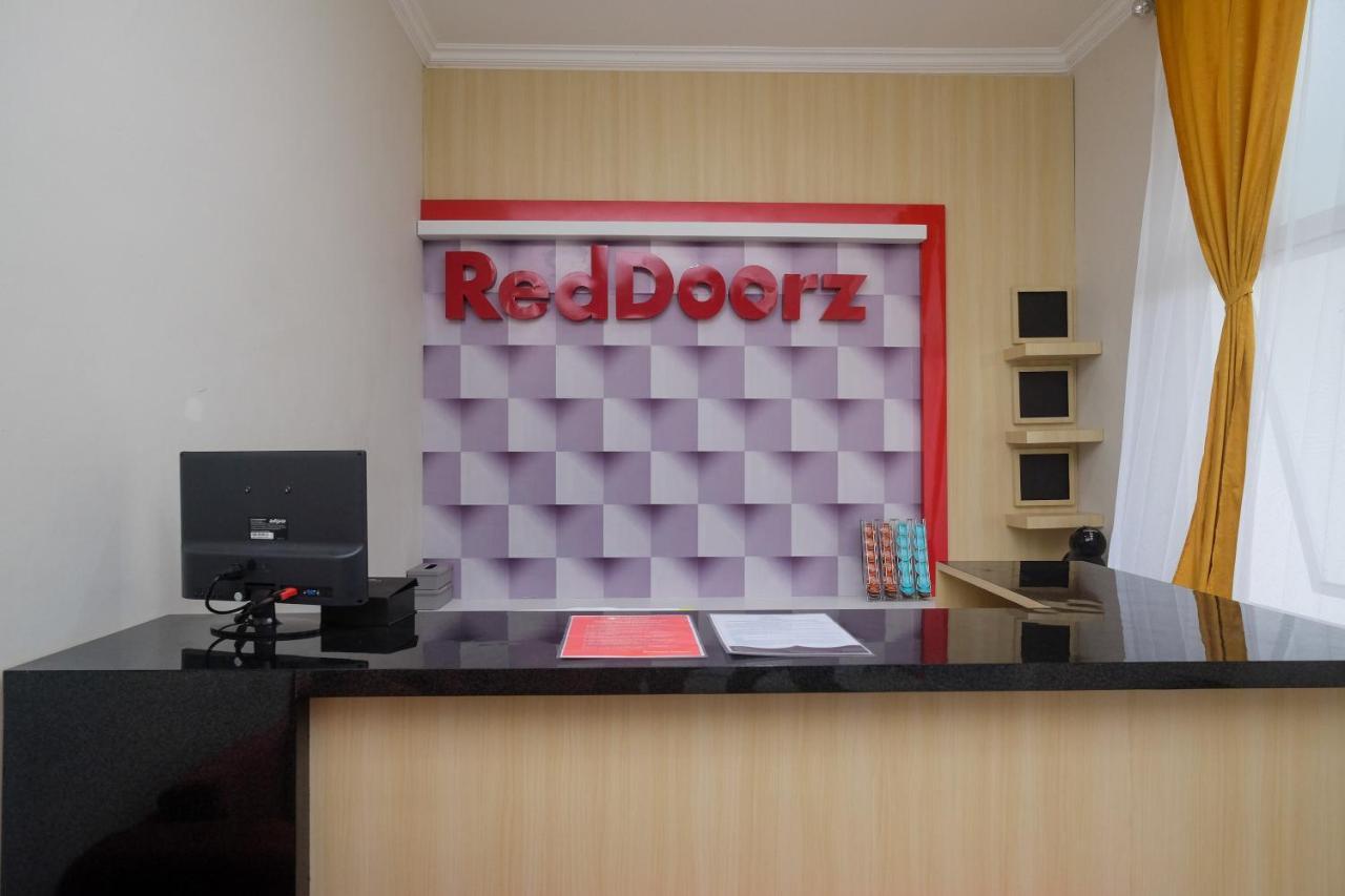 Reddoorz Near Kawasan Bandara Ahmad Yani Semarang 2 Otel Dış mekan fotoğraf