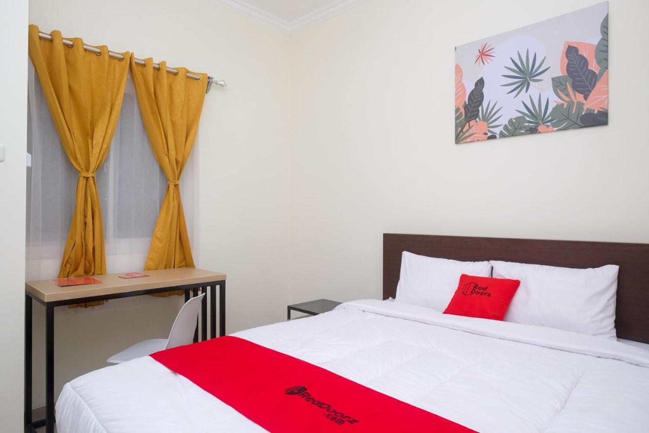 Reddoorz Near Kawasan Bandara Ahmad Yani Semarang 2 Otel Dış mekan fotoğraf