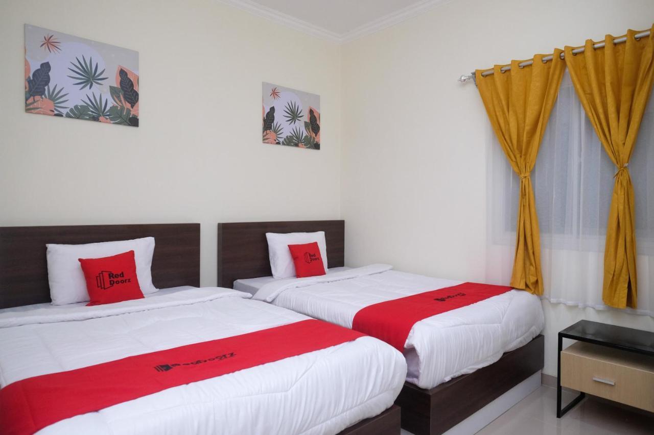 Reddoorz Near Kawasan Bandara Ahmad Yani Semarang 2 Otel Dış mekan fotoğraf