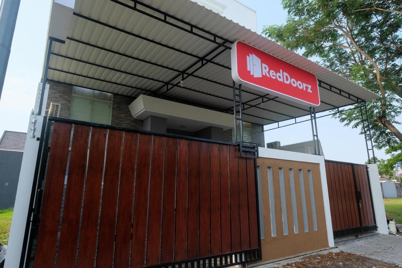 Reddoorz Near Kawasan Bandara Ahmad Yani Semarang 2 Otel Dış mekan fotoğraf