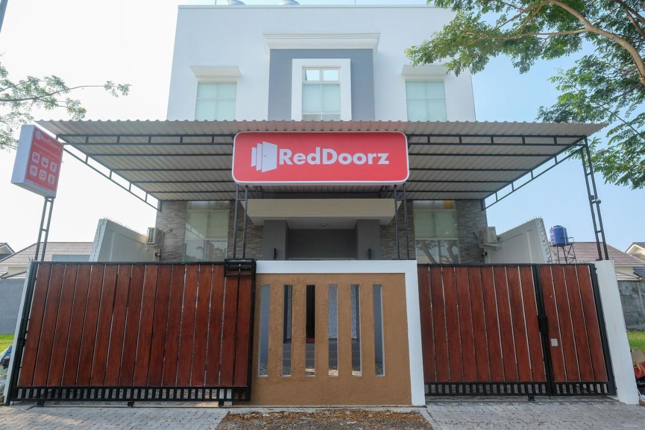 Reddoorz Near Kawasan Bandara Ahmad Yani Semarang 2 Otel Dış mekan fotoğraf