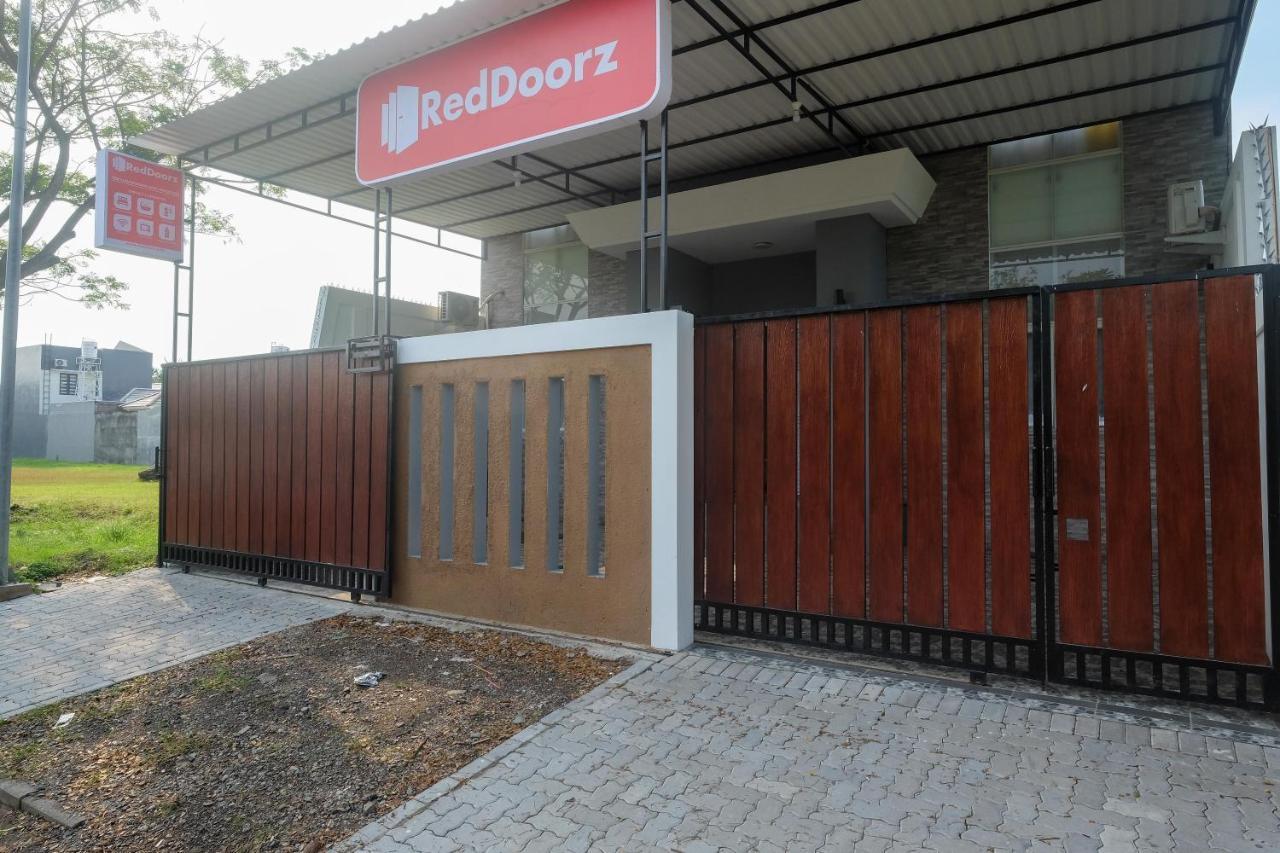 Reddoorz Near Kawasan Bandara Ahmad Yani Semarang 2 Otel Dış mekan fotoğraf