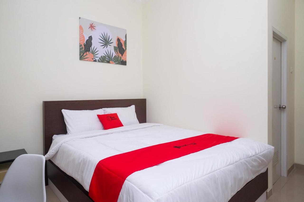 Reddoorz Near Kawasan Bandara Ahmad Yani Semarang 2 Otel Dış mekan fotoğraf